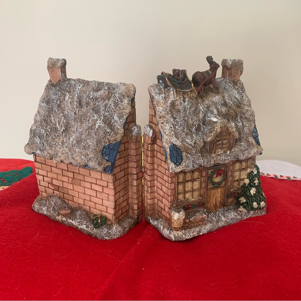 Vintage Santa Visiting House Diorama Decor - Picture 2 of 9